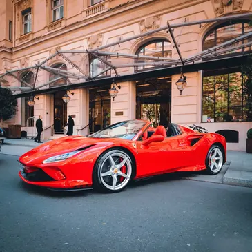 Balade en Ferrari F8 Spider à Paris