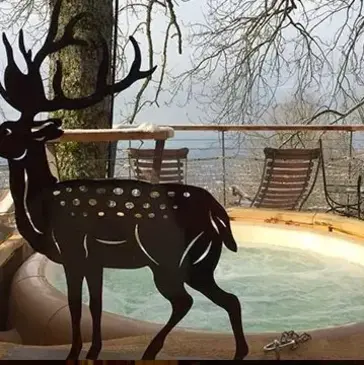 Cabane dans les Arbres avec Spa près d'Annecy en région Rhône-Alpes Cabane dans les Arbres avec Spa près d'Annecy en région Rhône-Alpes