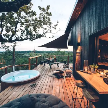 Cabane dans les Arbres Luxe avec Spa et Sauna près de Montauban Cabane dans les Arbres Luxe avec Spa et Sauna près de Montauban