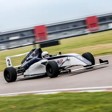Stage en Formule 4 - Circuit de Pont l&#39;Évêque