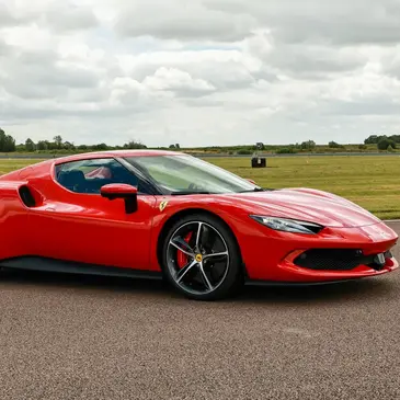 Stage en Ferrari 296 GTB - Circuit de Pont l&#39;Evêque en région Normandie