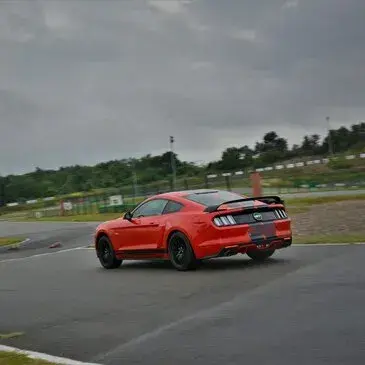 Circuit de l&#39;Auxois Sud, Côte d&#39;or (21) - Stage de Pilotage Ford Mustang