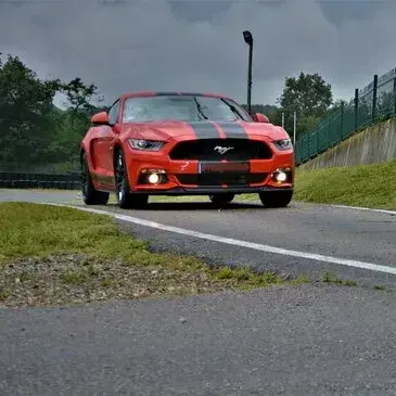 Baptême en Ford Mustang V8 - Circuit de l'Auxois Sud Baptême en Ford Mustang V8 - Circuit de l'Auxois Sud