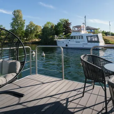 Nuit Insolite en House Boat à Verneuil-sur-Seine en région Ile-de-France Nuit Insolite en House Boat à Verneuil-sur-Seine en région Ile-de-France