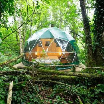 Nuit en Dôme près de Saint-Emilion Nuit en Dôme près de Saint-Emilion