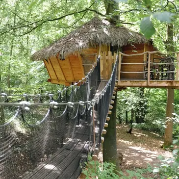 Cabane Familiale dans les arbres à Saint-Germain-des-Essourts