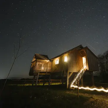 Cabane sur Pilotis avec Bain Nordique à Bernadets-Dessus Cabane sur Pilotis avec Bain Nordique à Bernadets-Dessus