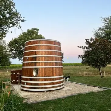 Nuit Insolite en Tonneau avec Spa à Cocumont