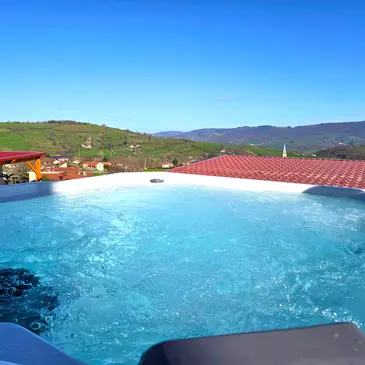 Nuit en Cabane avec Jacuzzi à Brullioles - Les Monts du Lyonnais