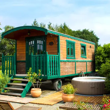 Nuit en Roulotte avec Spa près de Dinan Nuit en Roulotte avec Spa près de Dinan