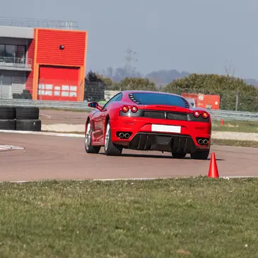 Stage Pilotage Enfant en Ferrari F430 - Circuit de Dijon-Prenois en région Bourgogne Stage Pilotage Enfant en Ferrari F430 - Circuit de Dijon-Prenois en région Bourgogne