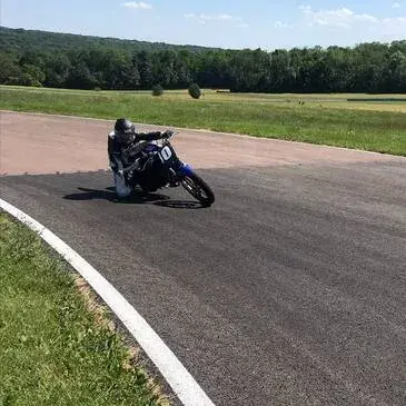 Stage Coaching avec votre Moto - Circuit de Magny-Cours Club en région Bourgogne Stage Coaching avec votre Moto - Circuit de Magny-Cours Club en région Bourgogne