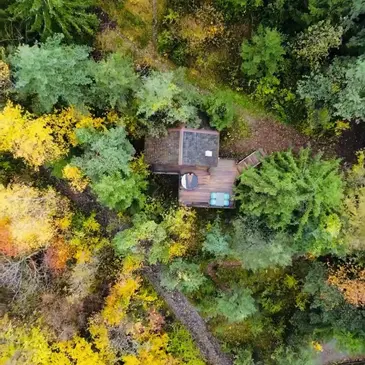 Cabane dans les Arbres avec Bain Nordique et Sauna à La Thuile en région Rhône-Alpes Cabane dans les Arbres avec Bain Nordique et Sauna à La Thuile en région Rhône-Alpes
