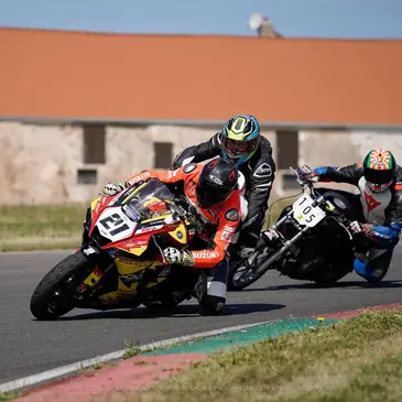 Baptême Moto sur Circuit en région Poitou-Charentes Baptême Moto sur Circuit en région Poitou-Charentes