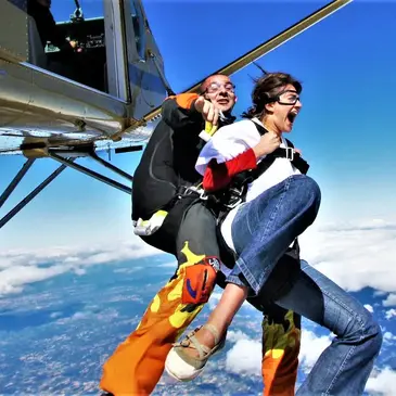 Saut en parachute en région Auvergne Saut en parachute en région Auvergne