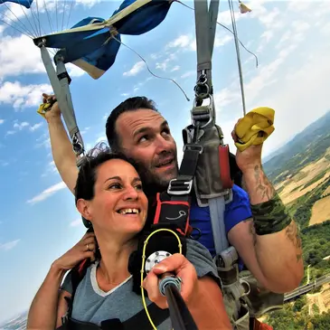 Aéroport de Vichy-Charmeil, à 1h de Clermont-Ferrand, Puy de dôme (63) - Saut en parachute