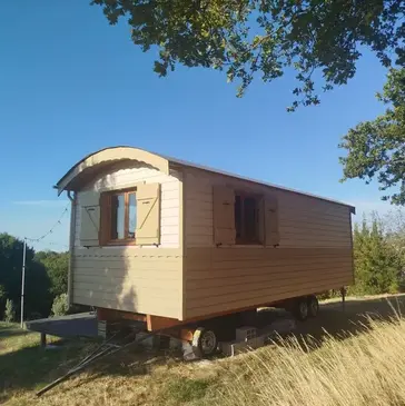 Nuit en Roulotte avec Spa à Taulignan