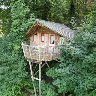 Cabane sur Pilotis à Syam