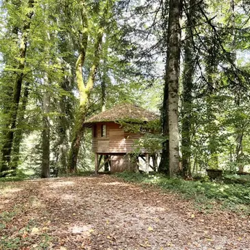 Cabane sur Pilotis à Syam