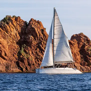 Balade en bateau en région PACA et Corse