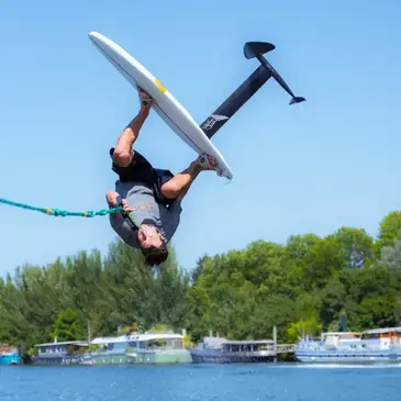 Initiation au Surf électrique "e-foil" à Paris en région Ile-de-France