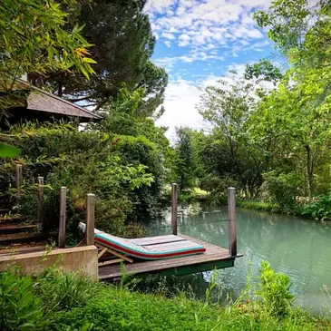 Nuit en Lodge Indonésien avec Jacuzzi Privatif à Saint Gilles Nuit en Lodge Indonésien avec Jacuzzi Privatif à Saint Gilles