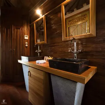 Nuit en Lodge avec Jacuzzi Privatif à Saint Gilles en région Languedoc-Roussillon Nuit en Lodge avec Jacuzzi Privatif à Saint Gilles en région Languedoc-Roussillon