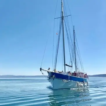 Coucher du Soleil en Voilier dans les Calanques du Frioul