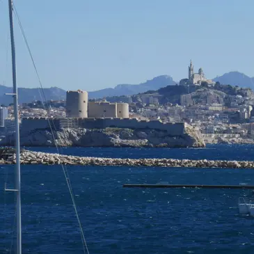 Balade en bateau en région PACA et Corse