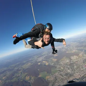 Aérodrome d'Eschbach, à 40 min de Mulhouse, Haut rhin (68) - Saut en parachute