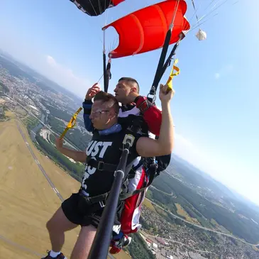 Saut en Parachute près de Mulhouse en région Alsace Saut en Parachute près de Mulhouse en région Alsace