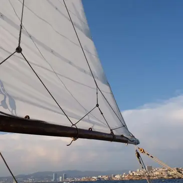 Balade en bateau en région PACA et Corse