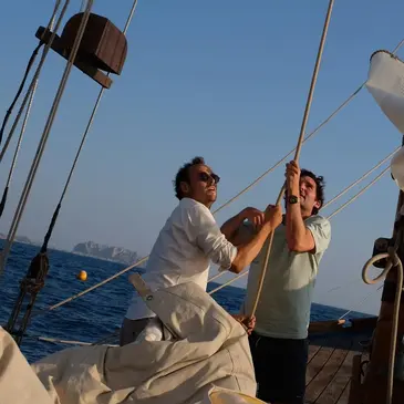 Coucher de soleil en Vieux Gréement à Marseille en région PACA et Corse Coucher de soleil en Vieux Gréement à Marseille en région PACA et Corse