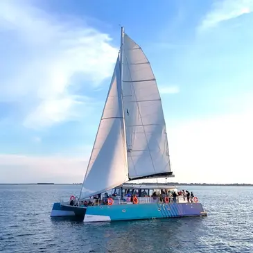 Balade en maxi-catamaran avec brunch dans la Baie de Quiberon