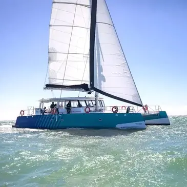 Balade en maxi-catamaran avec brunch à Arzon Balade en maxi-catamaran avec brunch à Arzon