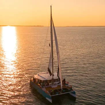 Coucher de soleil en maxi-catamaran dans la Baie de Quiberon
