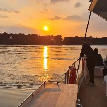 Coucher de soleil et apéritif en maxi-catamaran à Arzon Coucher de soleil et apéritif en maxi-catamaran à Arzon