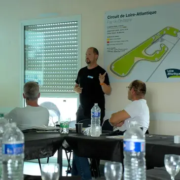 Stage de Pilotage Monoplace en région Pays-de-la-Loire Stage de Pilotage Monoplace en région Pays-de-la-Loire