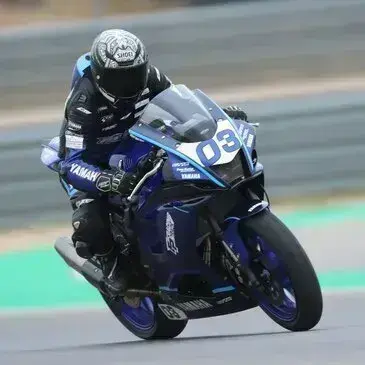 Journée de Roulage avec votre Moto - Circuit de Magny-Cours GP Journée de Roulage avec votre Moto - Circuit de Magny-Cours GP