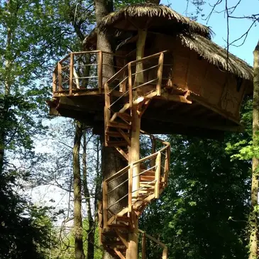Cabane Familiale dans les Arbres aux Garennes-sur-Loire Cabane Familiale dans les Arbres aux Garennes-sur-Loire