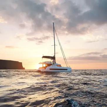 Coucher de Soleil et apéritif en Catamaran à Port Camargue en région Languedoc-Roussillon