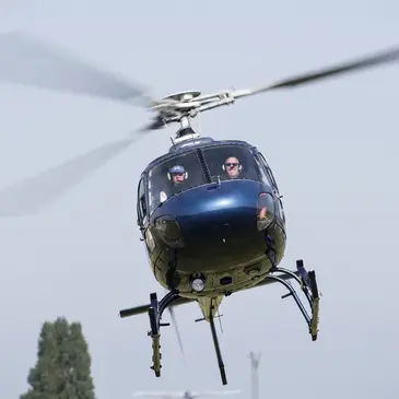 Baptême en Hélicoptère près de Biarritz en région Aquitaine Baptême en Hélicoptère près de Biarritz en région Aquitaine
