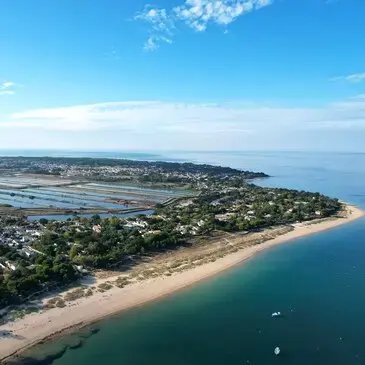 Baptême en Hélicoptère - Survol de l'Île de Ré en région Poitou-Charentes Baptême en Hélicoptère - Survol de l'Île de Ré en région Poitou-Charentes