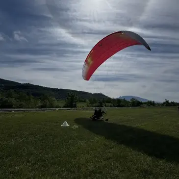 Baptême en Paramoteur à Lavours - Survol Lac du Bourget en région Rhône-Alpes Baptême en Paramoteur à Lavours - Survol Lac du Bourget en région Rhône-Alpes