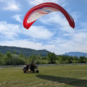 Initiation au Paramoteur à Lavours - Survol Lac du Bourget Initiation au Paramoteur à Lavours - Survol Lac du Bourget