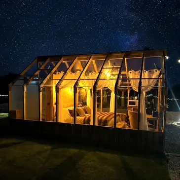 Nuit en Cabane de Verre avec Spa et Sauna Privatifs à Sainteny Nuit en Cabane de Verre avec Spa et Sauna Privatifs à Sainteny