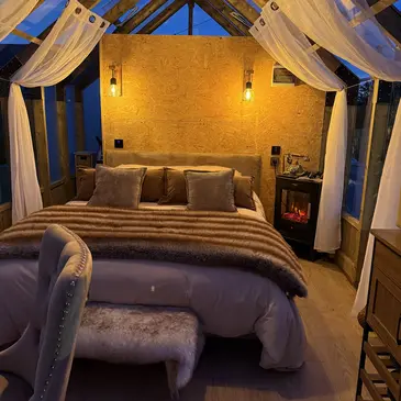 Nuit en Cabane de Verre avec Spa et Sauna Privatifs à Sainteny Nuit en Cabane de Verre avec Spa et Sauna Privatifs à Sainteny
