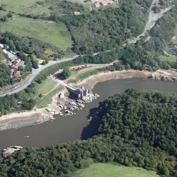 Initiation au Pilotage d'Hélicoptère à Roanne en région Rhône-Alpes Initiation au Pilotage d'Hélicoptère à Roanne en région Rhône-Alpes