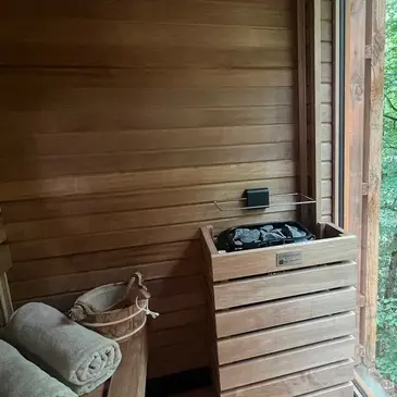 Nuit en Lodge de Luxe sur Pilotis avec Spa et Sauna à Esvres