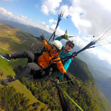 Baptême en Parapente près de Chambéry - Lac d'Aiguebelette en région Rhône-Alpes